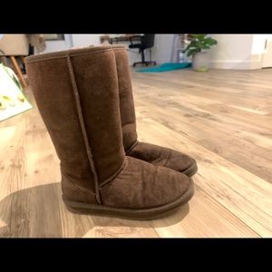 Koolaburra by UGG Brand New Brown Short Boots